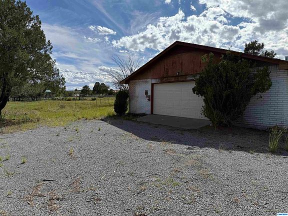 4th image of 801 Country Club Dr
