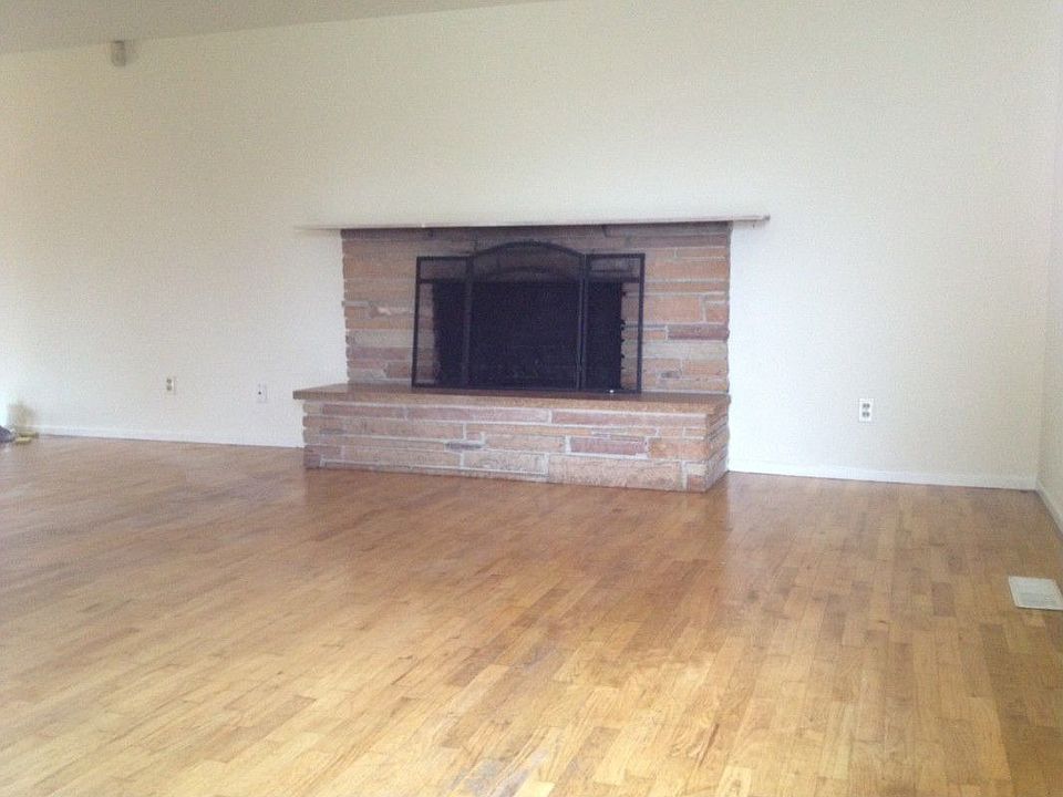 2nd image of 11028 SE 212th St