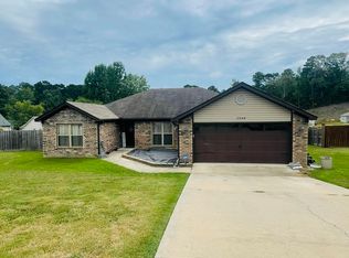 2048 Milburn Dr, Benton, AR 72015