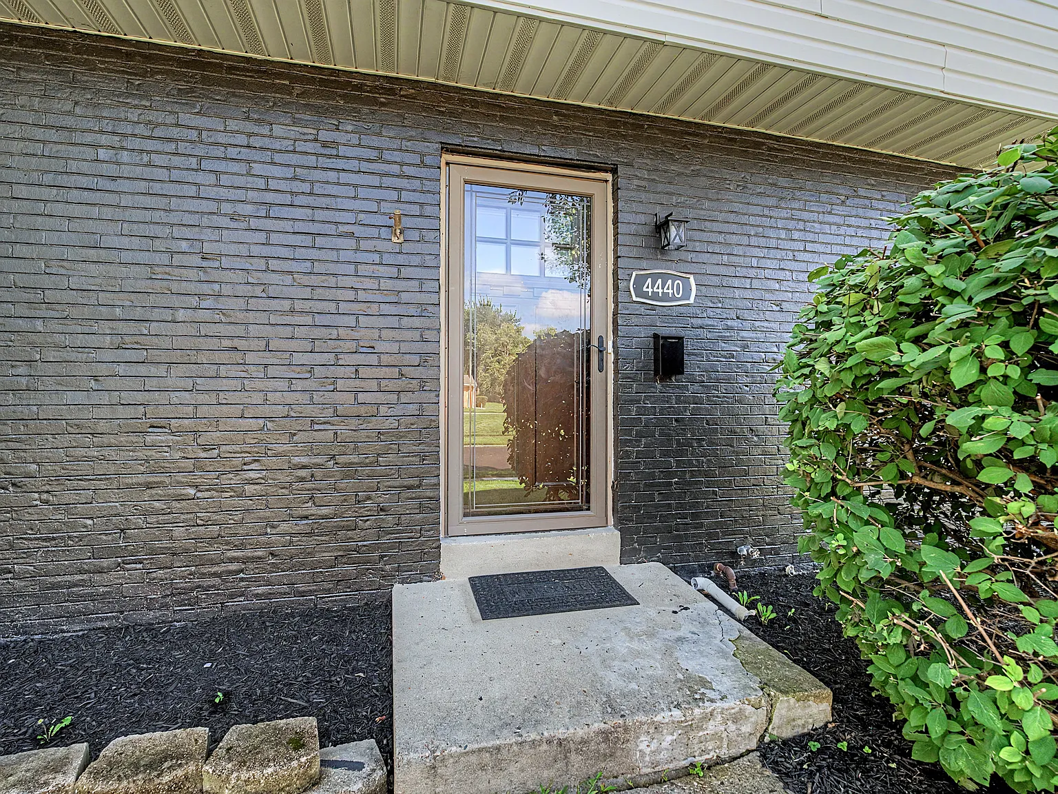4 bed, 2.5 bath, 1727 sqft, $2,595 — Photo 3