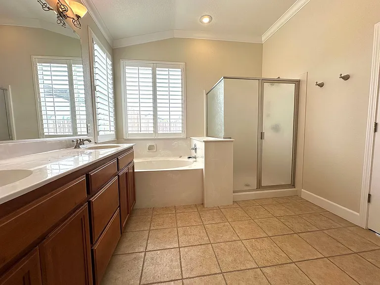 402 Albrecht St — Photo 21