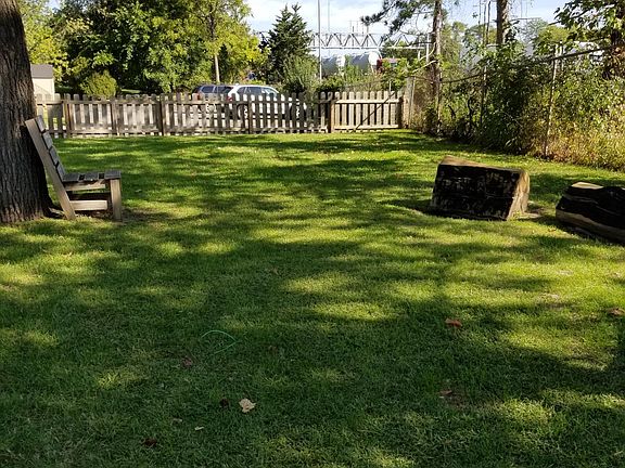 4th image of 1018 Linda Ln