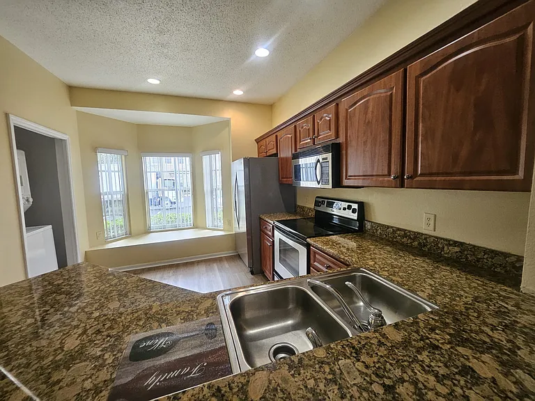 10106 Belleville Pl — Photo 27