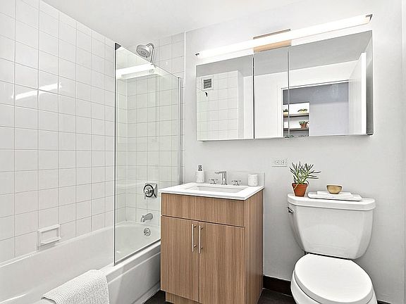 5th image of 200 E 87th St #10H