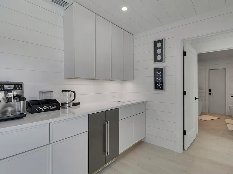2443 E Edgewater Dr — Photo 27