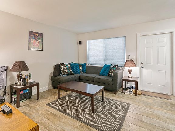 3rd image of 823 SE 14th St APT 1