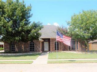 604 Cedar Dr, Pilot Point, TX 76258
