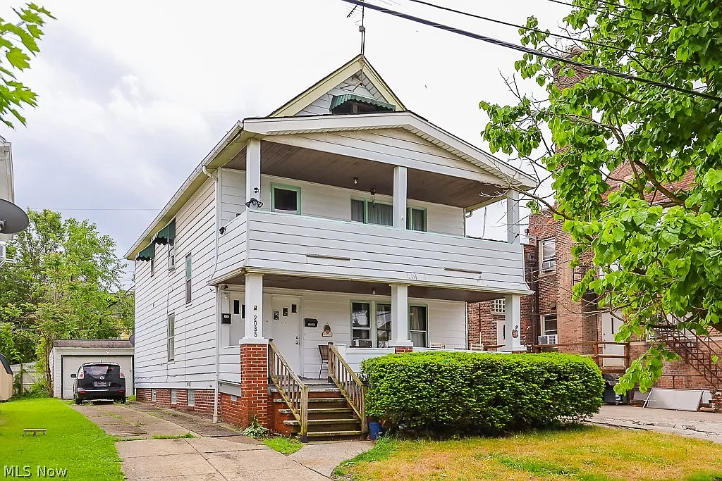 2033 Natchez Ave photo 1