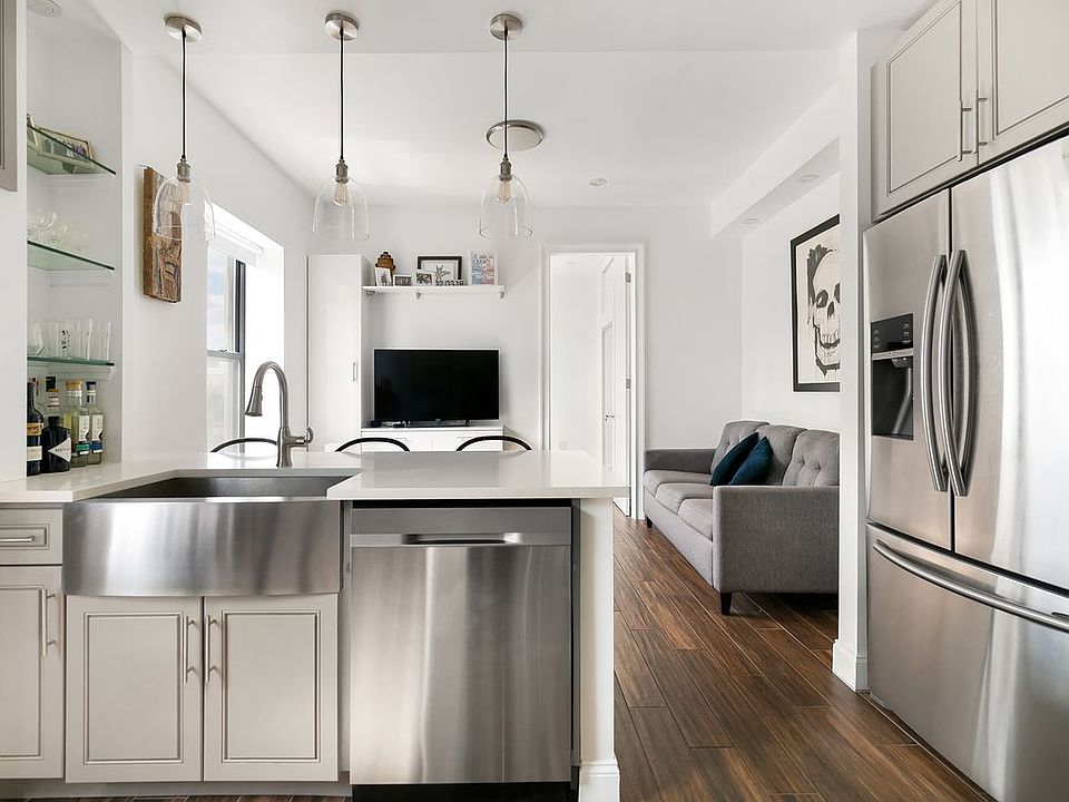 1st image of 309 E Houston St #6B