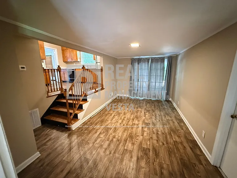 1933 Deerwood Pl — Photo 3