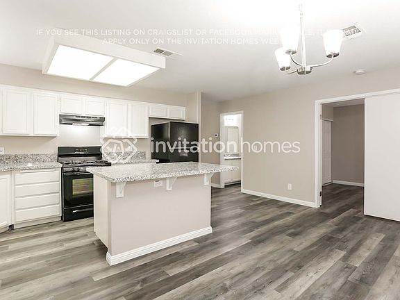 3rd image of 1400 Desert Hills Dr