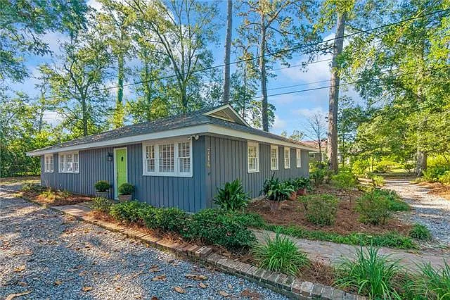 3 bed, 3.0 bath, 1981 sqft, $2,800 — Photo 1
