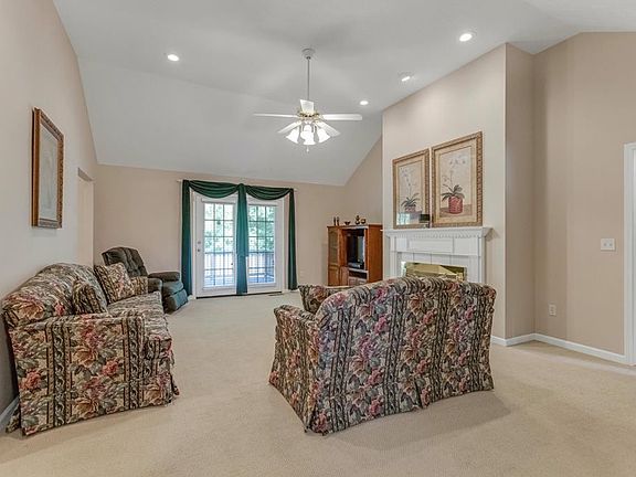 4th image of 345 Irish Cir