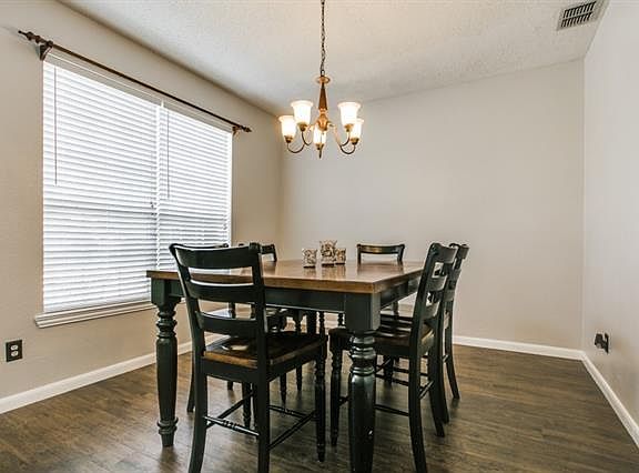 3rd image of 712 Rolling Hills Dr