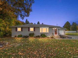 3841 Meinrad Dr, Waterford, MI