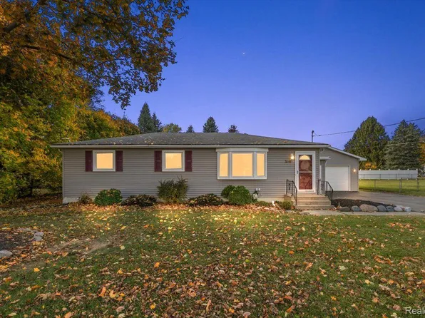 3841 Meinrad Dr, Waterford, MI 48329