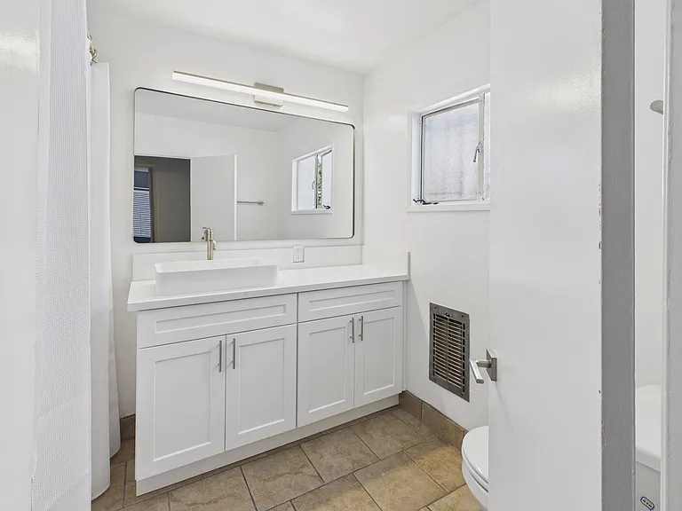 1111 Larrabee St — Photo 16