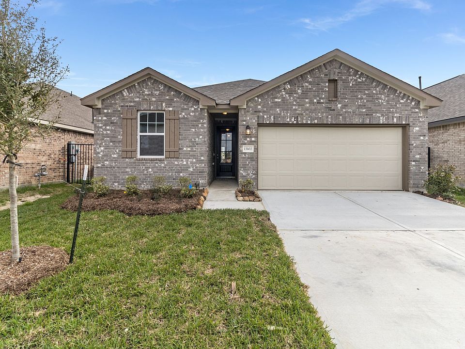 Welcome home to 13102 Rowan Green Drive located in the community of Balmoral and zoned to Humble ISD