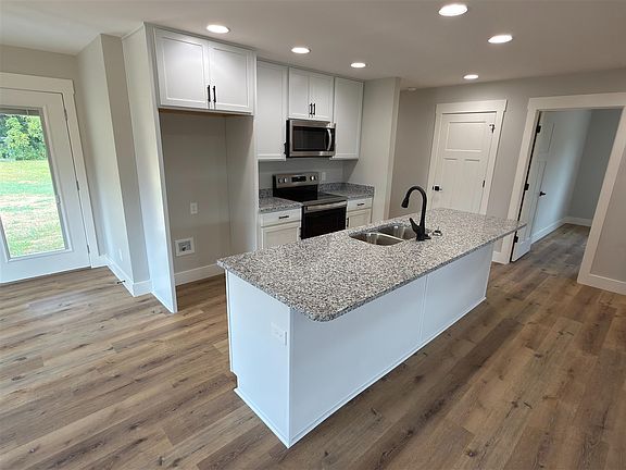 3rd image of 100 Madeline Ct