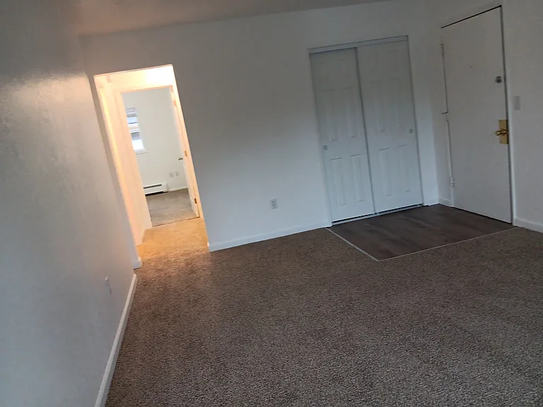 Eagle Crest Manor — Photo 16