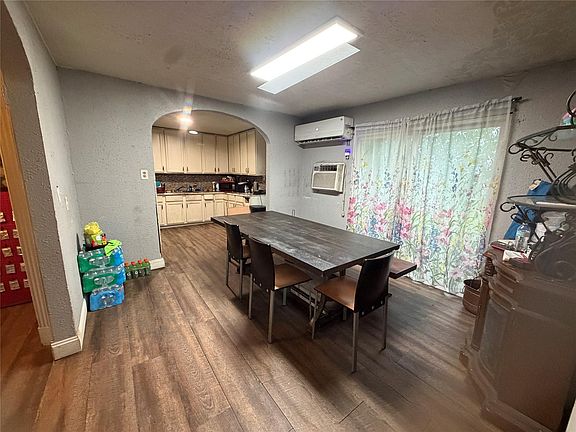 5th image of 2305 Windsor Ln