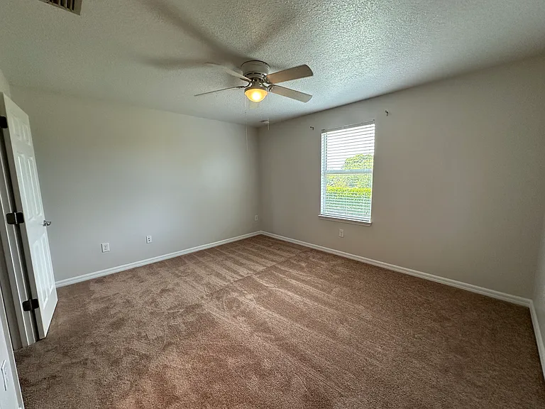 1061 Normandie Way — Photo 20
