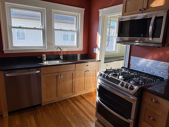 4th image of 34 Melrose St #34
