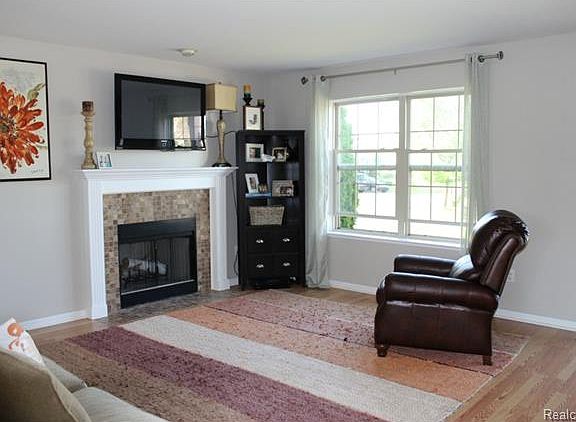 5th image of 280 Waterlily Dr