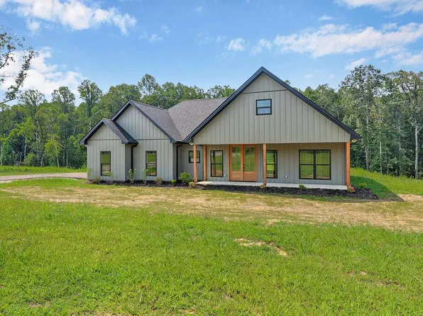 1458 Taylor Place Rd, Jamestown, TN 38556