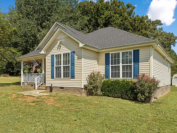3rd image of 15 Aspen Hills Dr