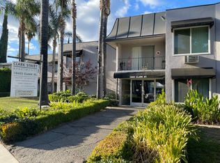 18605 Clark St, Tarzana, CA 91356