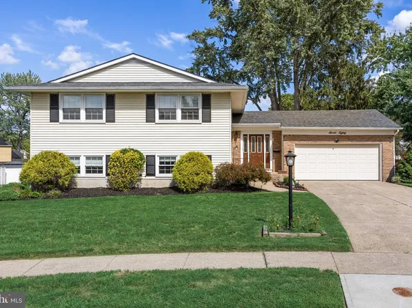 780 Carteret Ct, Mount Laurel, NJ 08054