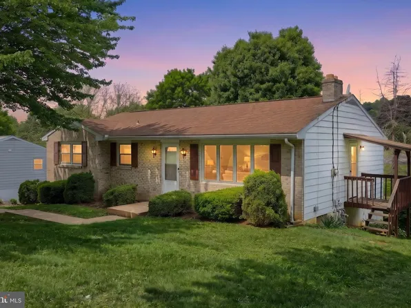 457 Holyoke Dr, York, PA 17402