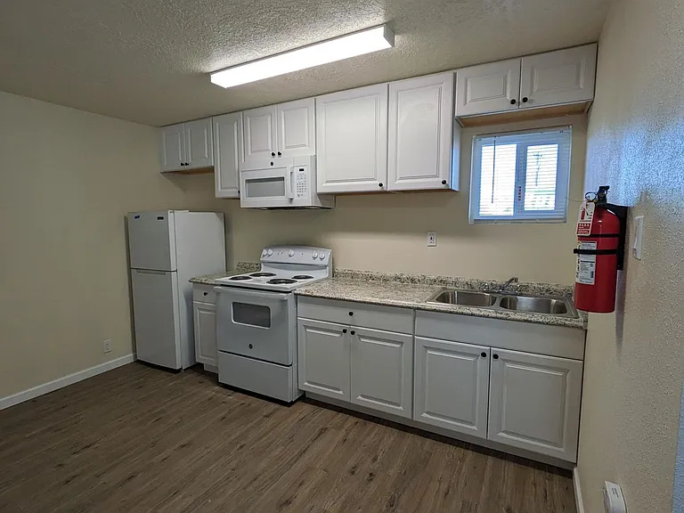 7600 Central Ave SE — Photo 5