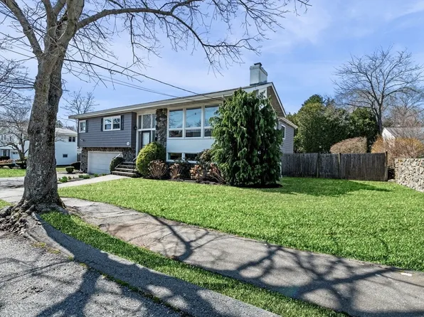 12 McKinley Rd, Marblehead, MA 01945