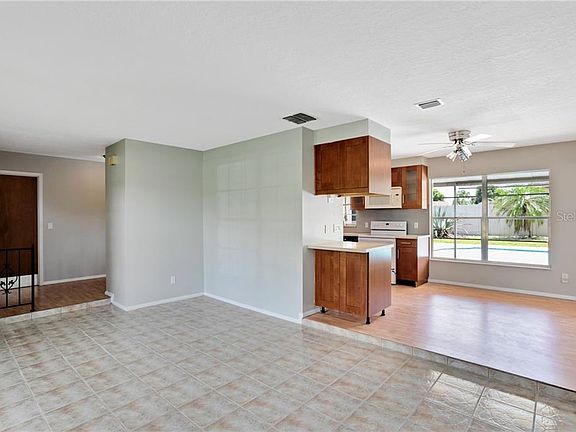 4th image of 6105 Glen Barr Ave
