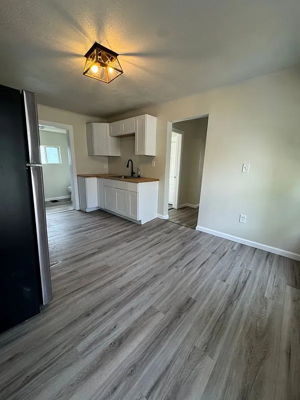 3 bed, 1.0 bath, 1214 sqft, $1,750 — Photo 1