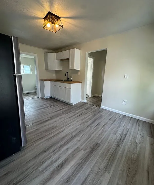 64 New Bridge St #2
