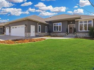 1805 S Copper Crest Cir, Sioux Falls, SD 57110