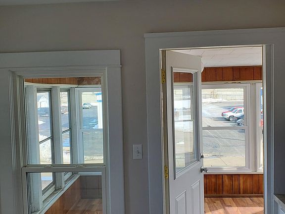 Another view of 3 season porch in front.