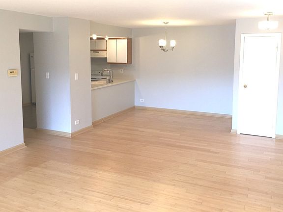 3rd image of 4616 Kings Walk Dr APT 1A