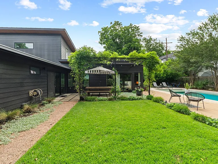 3205 Locke Ln — Photo 26