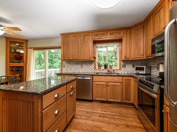 1920 Heath Ave N, Oakdale, MN 55128