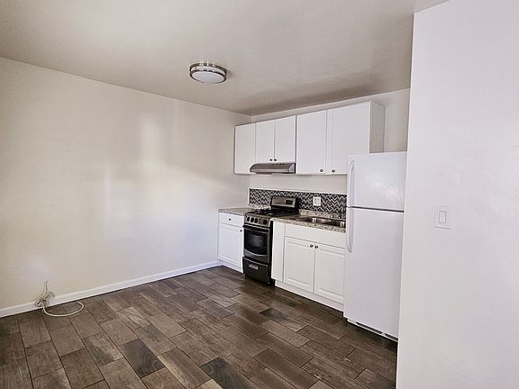 5th image of 4276 1/2 Van Dyke Ave