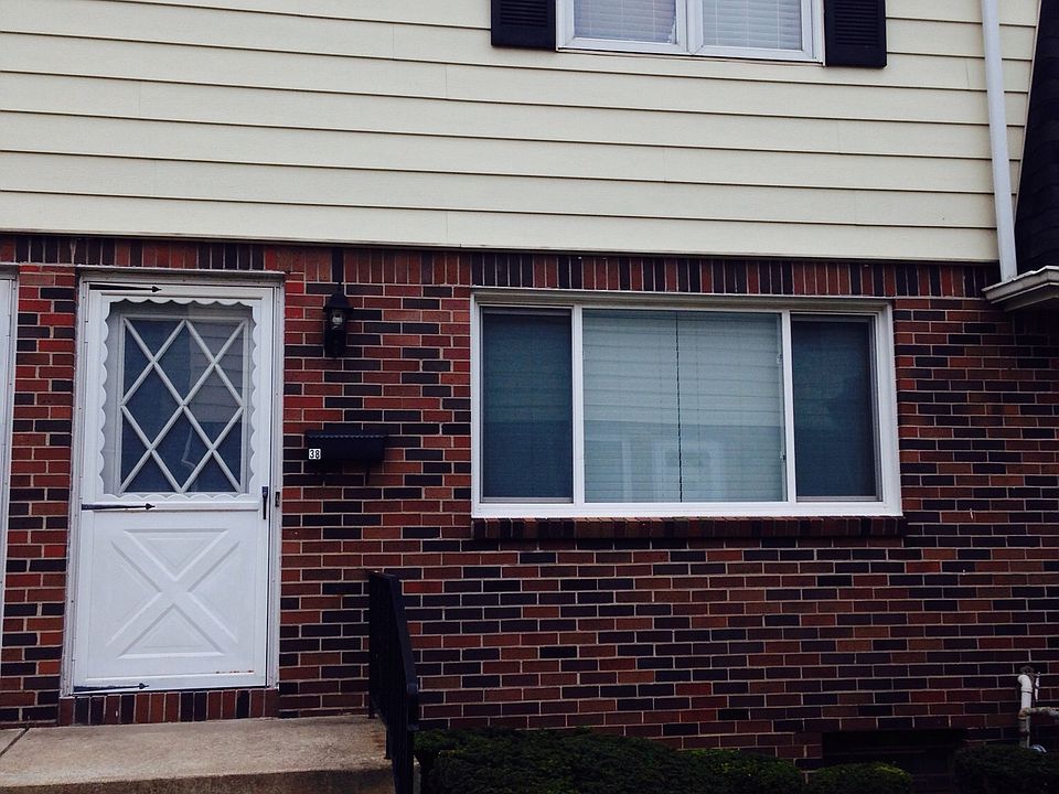 1st image of 38 Stoneledge Ct