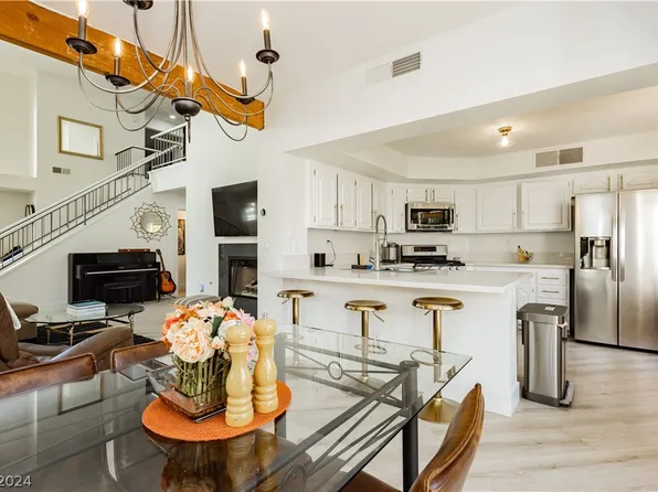 7852 Surfcrest Ct, Las Vegas, NV 89128