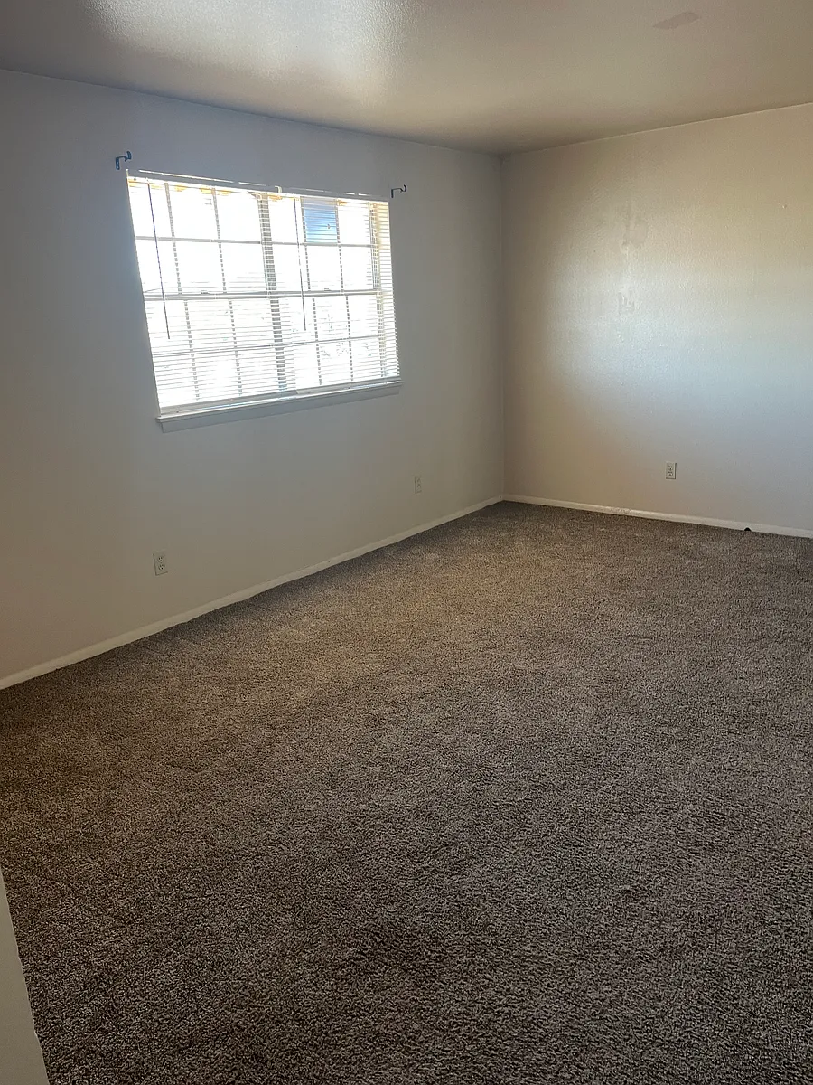 Building Photo - 4309 Vfw Dr #21