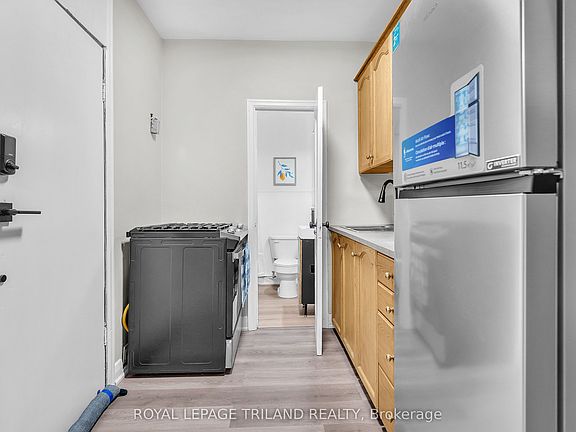 5th image of 111 Dundas St #1