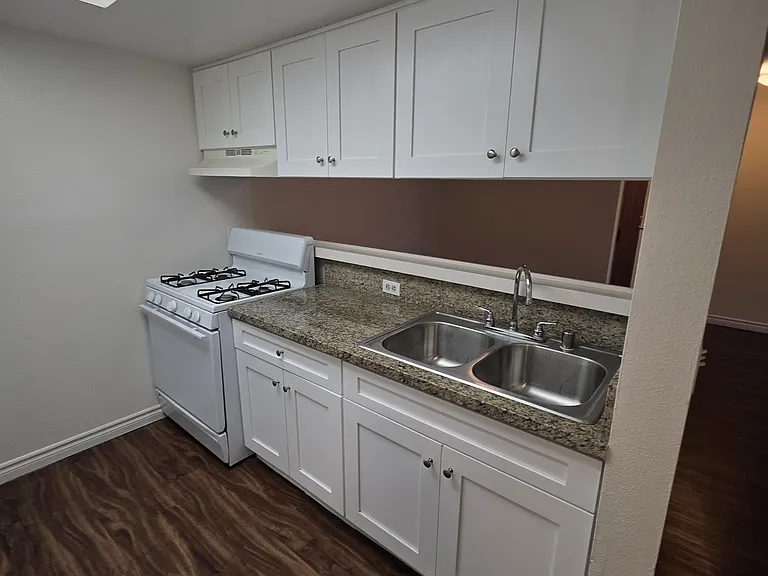 344 W Chevy Chase Dr #7 — Photo 1