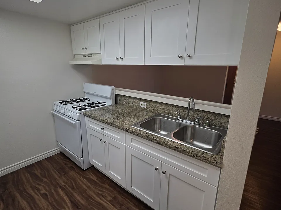 344 W Chevy Chase Dr #7